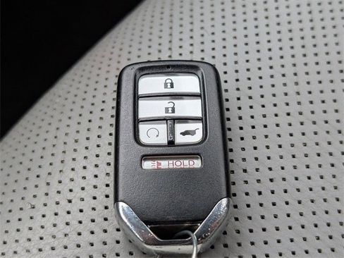 Used 2016 Honda Pilot Elite image 33