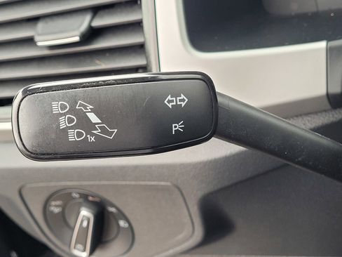 Used 2022 Volkswagen Atlas Cross Sport SE image 25