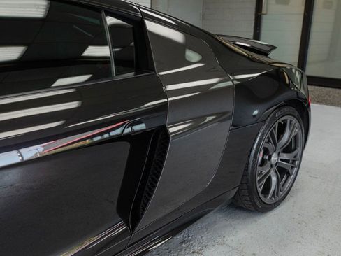 Used 2015 Audi R8 V10 plus w/ Full Leather Package image 18