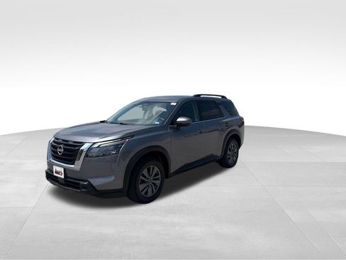 Used 2024 Nissan Pathfinder SV AWD/4WD image 3