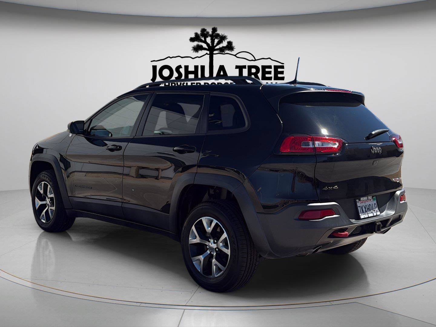 Used 2017 Jeep Cherokee Trailhawk w/ Comfort/Convenience Group AWD/4WD image 8