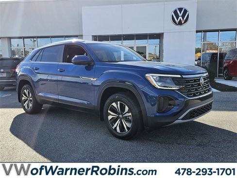Certified 2025 Volkswagen Atlas Cross Sport SE image 1