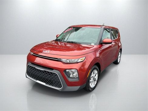 Certified 2022 Kia Soul LX w/ Technology Package image 3
