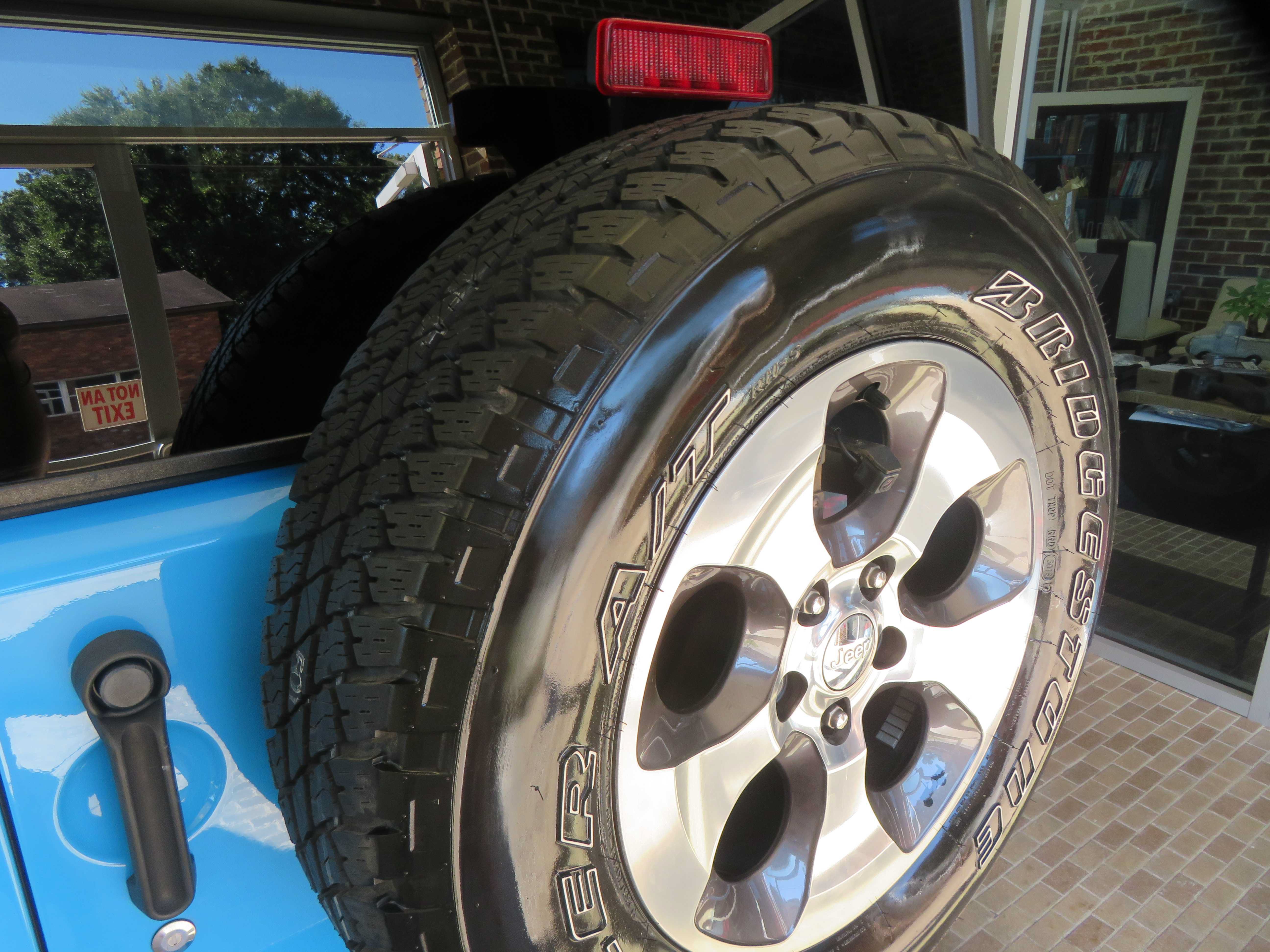 Used 2017 Jeep Wrangler Unlimited Sahara w/ Dual Top Group AWD/4WD image 66
