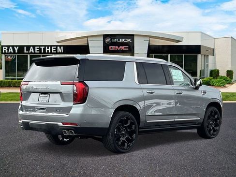 New 2026 GMC Yukon XL Denali w/ Denali Reserve Package image 5