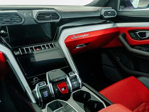 Used 2020 Lamborghini Urus image 35