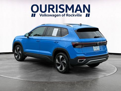 Used 2025 Volkswagen Taos SE w/ Panoramic Sunroof Package AWD/4WD image 4