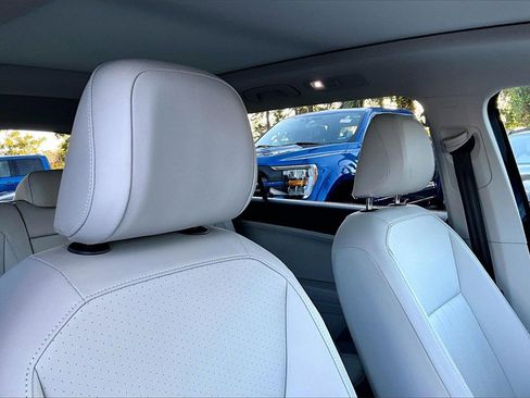 Certified 2023 Volkswagen Tiguan SE w/ Panoramic Sunroof Package image 22