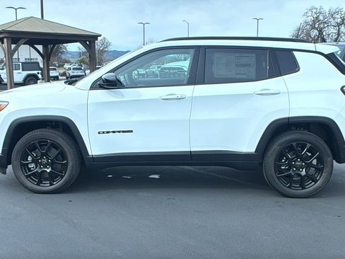 New 2026 Jeep Compass Latitude image 6