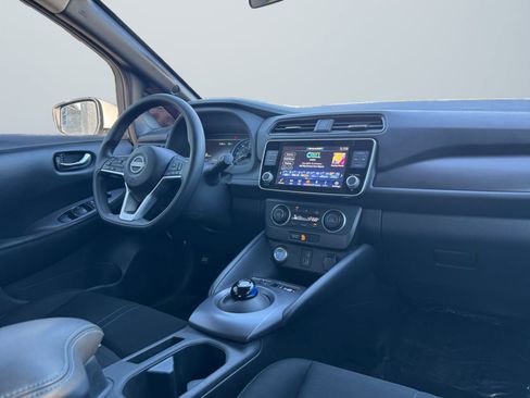 Used 2025 Nissan Leaf S image 14