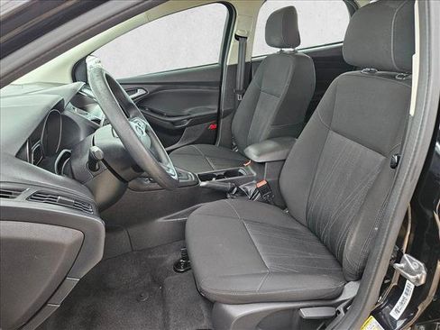 Used 2018 Ford Focus SE FWD image 15
