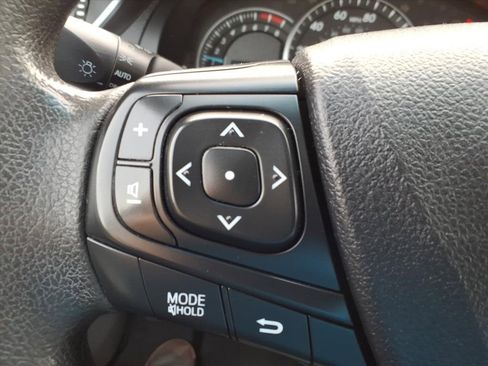 Used 2015 Toyota Camry LE image 19