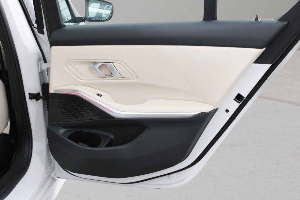 Used 2026 BMW 330i Sedan w/ Convenience Package RWD image 29
