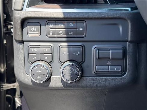 Used 2025 Chevrolet Tahoe Z71 w/ Z71 Off-Road Package AWD/4WD image 17