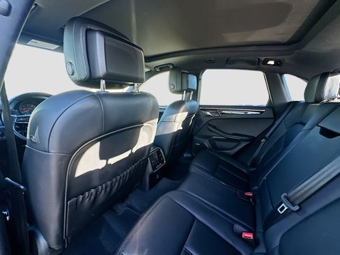 Used 2022 Porsche Macan image 27