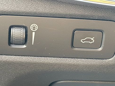 Used 2017 Volvo S90 T6 Momentum w/ Vision Package image 24