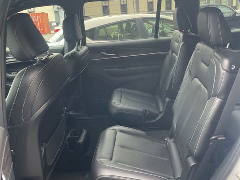 Used 2024 Jeep Grand Cherokee L Limited image 16