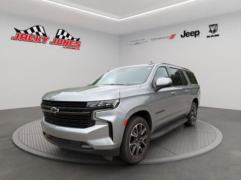 Used 2023 Chevrolet Suburban RST w/ Luxury Package AWD/4WD image 2