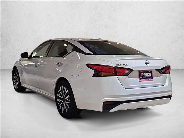 Used 2025 Nissan Altima 2.5 SV FWD image 7
