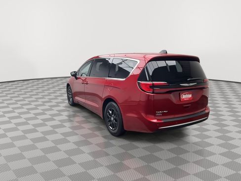 Used 2025 Chrysler Pacifica Select FWD image 37