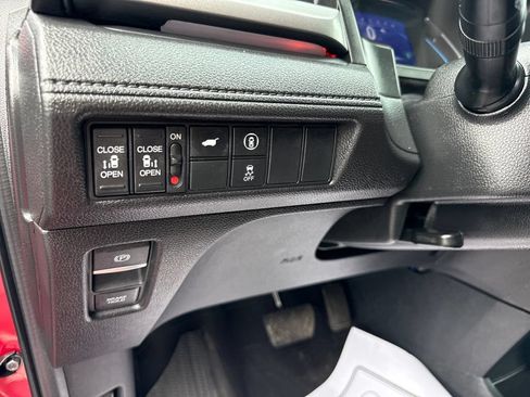 Used 2023 Honda Odyssey Sport image 17