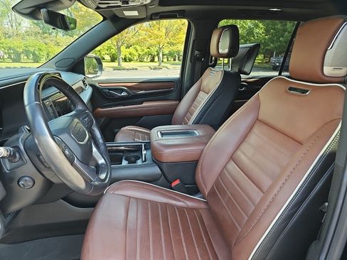 Used 2023 GMC Yukon XL Denali Ultimate AWD/4WD image 18