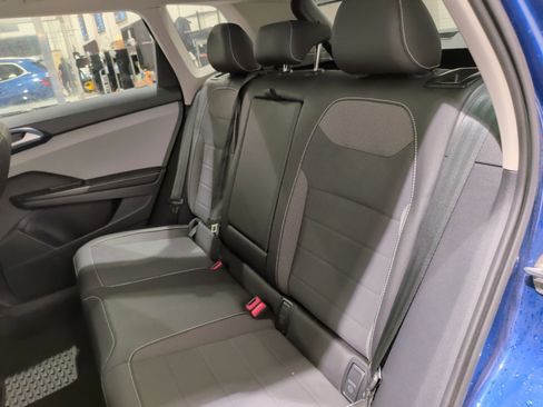 Used 2024 Volkswagen Taos SE w/ Panoramic Sunroof Package image 34