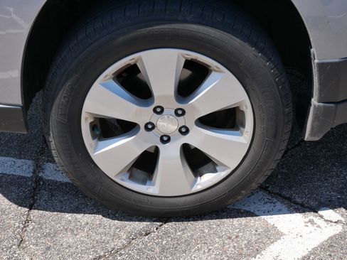 Used 2011 Subaru Outback 2.5i Premium w/ All-Weather Pkg AWD/4WD image 5