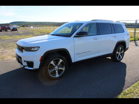 Used 2023 Jeep Grand Cherokee L Limited w/ Trailer Tow Group (B) AWD/4WD image 1