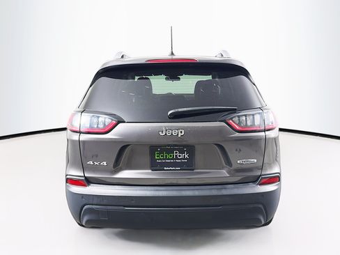 Used 2019 Jeep Cherokee Latitude Plus w/ Cold Weather Group AWD/4WD image 7