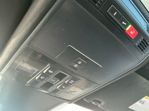 Used 2022 Volkswagen Tiguan SEL R-Line image 25