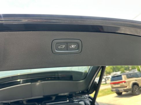 Used 2025 Volvo XC90 B6 Plus AWD/4WD image 19