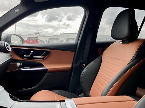 Certified 2025 Mercedes-Benz GLC 300 4MATIC image 43