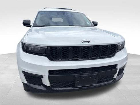 Used 2022 Jeep Grand Cherokee L Limited w/ Black Appearance Package image 6