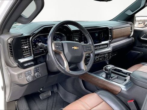 Used 2023 Chevrolet Silverado 1500 High Country w/ High Country Premium Package image 12