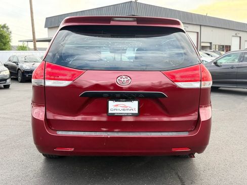Used 2014 Toyota Sienna L image 6