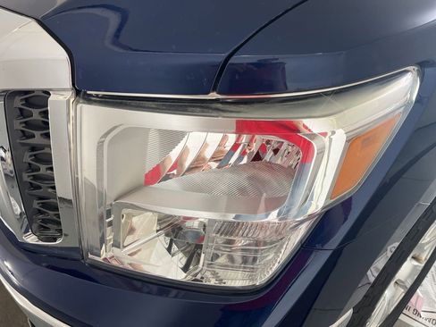 Used 2017 Nissan Titan SV AWD/4WD image 28