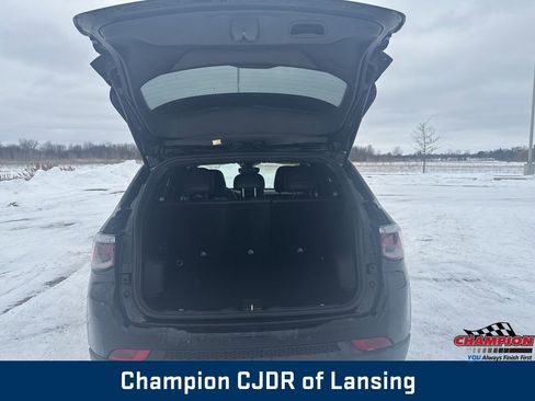 Used 2025 Jeep Compass Trailhawk image 15