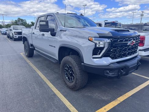 Used 2025 Chevrolet Silverado 2500 ZR2 w/ ZR2 Bison Edition AWD/4WD image 3