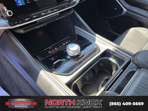 Used 2024 Jeep Wagoneer Series II w/ Flexible Seating Group image 12