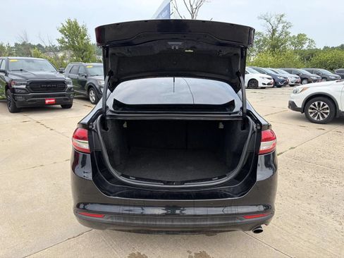 Used 2018 Ford Fusion SE w/ Fusion SE Technology Package FWD image 23