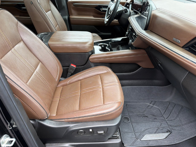 Used 2025 Chevrolet Suburban High Country AWD/4WD image 15
