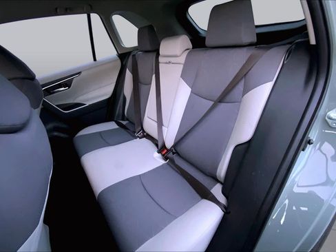Used 2020 Toyota RAV4 XLE w/ Convenience Package FWD image 20