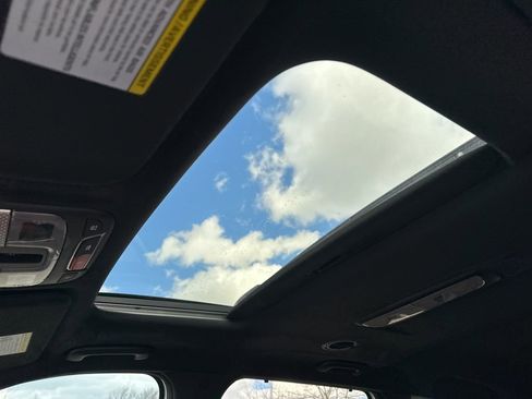 Used 2024 Kia Telluride EX w/ EX Captain's Chair Package image 12