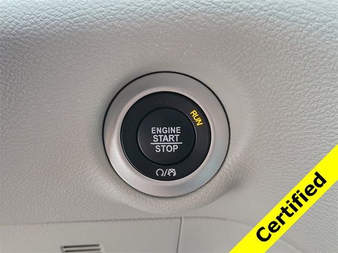 Certified 2024 Chrysler Pacifica Touring-L image 32