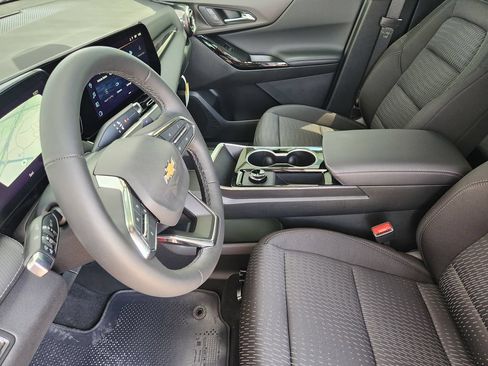 New 2027 Chevrolet Equinox LT FWD image 9