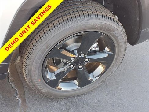 New 2025 Jeep Grand Cherokee image 16