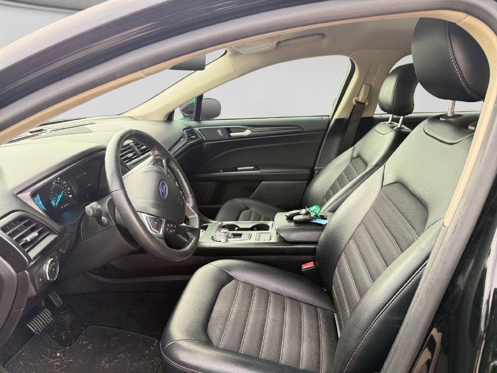 Used 2018 Ford Fusion SE w/ Equipment Group 201A FWD image 18