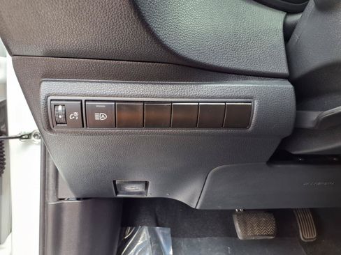 Certified 2024 Toyota Corolla SE w/ SE Premium Package FWD image 18