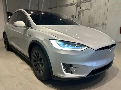 Used 2018 Tesla Model X 75D AWD/4WD image 8